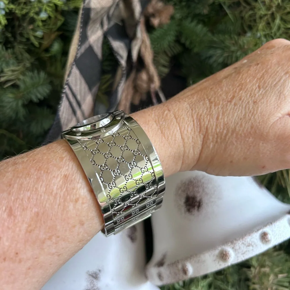 Gucci Italian Luxury Bracelet Watch Swiss Quartz